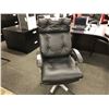 Image 2 : BLACK LEATHER TUFTED HIGH BACK EXECUTIVE CHAIR
