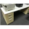 Image 2 : LARGE LOT OF STEELCASE OFFICE DESKS AND MISC. OFFICE FURNITURE