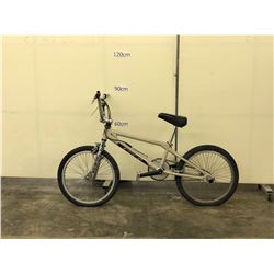 WHITE GT BMX BIKE WITH GYRO AND PEGS