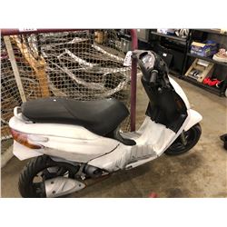 WHITE NO NAME GAS POWERED MOPED