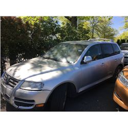 2005 VOLKSWAGEN TOUAREG, GREY, 4DRSW, GAS, AUTOMATIC, VIN#WVGMM67L25D051407, *TMU, NO KEYS, MUST TOW