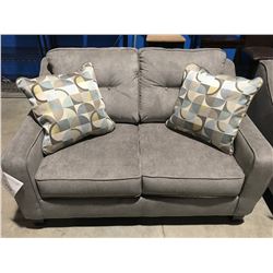 GREY UPHOLSTERED CONTEMPORARY LOVE SEAT WITH 2 THROW CUSHIONS