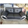 Image 4 : BLACK/WHITE MODERN SOFA SET INCLUDING SOFA, LOVESEAT AND ARMCHAIR