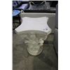 Image 1 : WHITE PEDESTAL