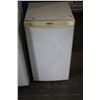 Image 1 : WHITE SUNBEAM MINI FRIDGE