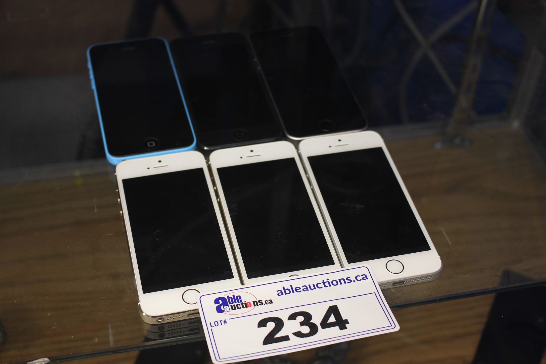 2 White Iphone 5s Devices Model A1533 White Iphone Se Model A1723 Black Iphone Se Model