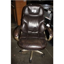 BROWN ADJUSTABLE ROLLING OFFICE CHAIR