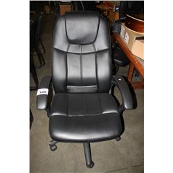 BLACK ADJUSTABLE ROLLING OFFICE CHAIR