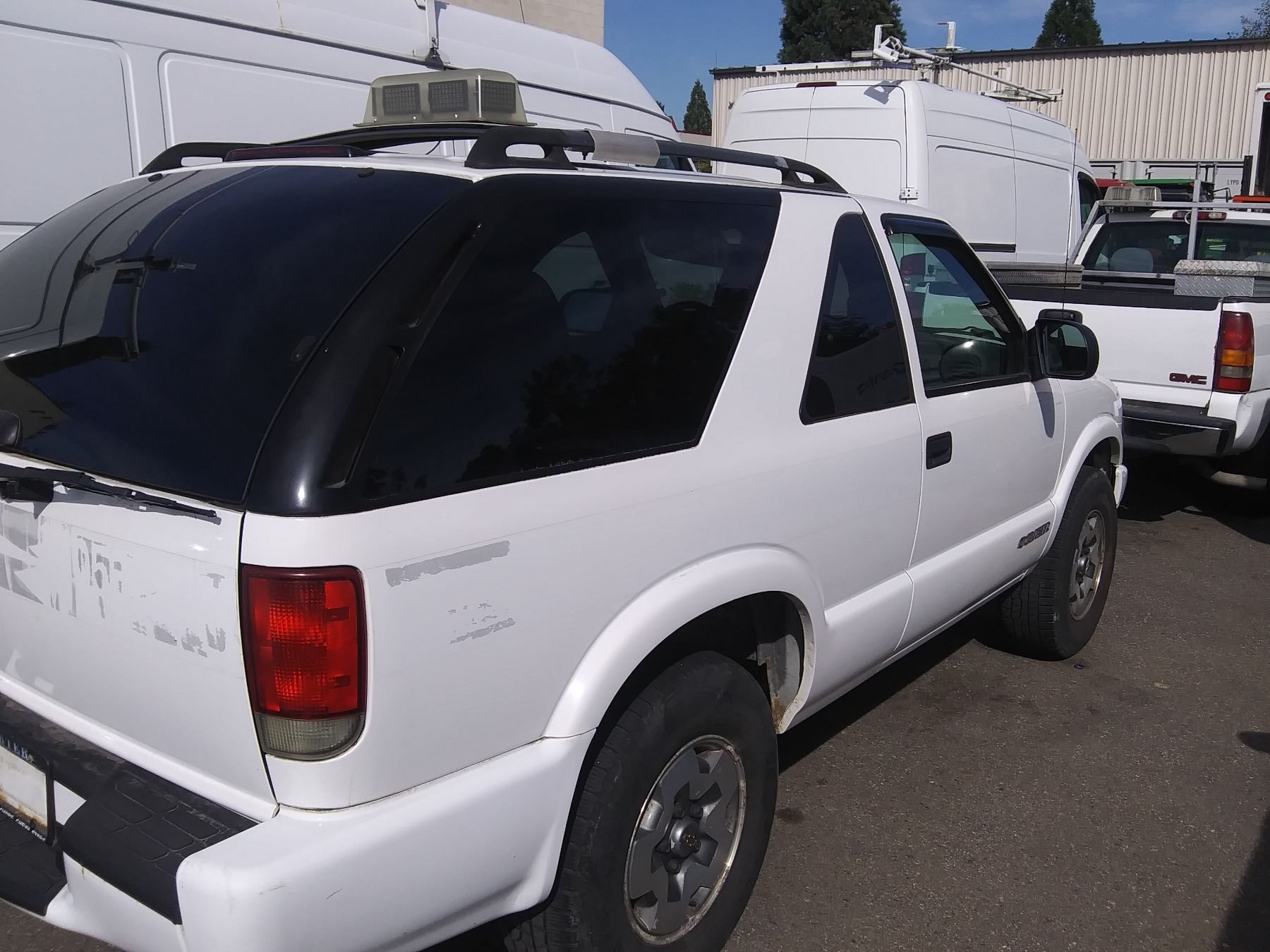 2005 CHEVROLET BLAZER, TRUCK SUV, WHITE, VIN 1GNCT18X45K110550