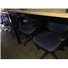 Image 2 : 5 BLUE MOBILE OFFICE CHAIRS & BLUE STACKING CHAIR