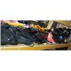 Image 2 : LARGE SHELF OF DESIGNER CLOTHING, SHOES AND MORE