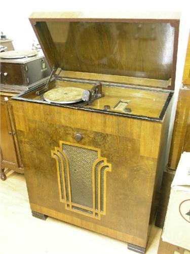 A 1930's GEC console radiogram, in veneered walnut cabinet with Art ...