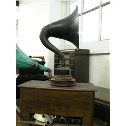 A Home Constructor's radio set, in wooden case and a B.t.h table horn, 18ins  