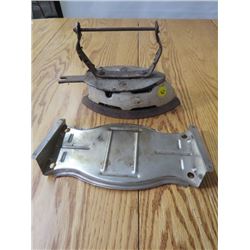 GAS IRON (WHITE) *NOT COMPLETE* (W/TRIVET)