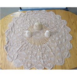 DOILY CENTER PIECE (ROUND) *46 INCHES*