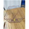 Image 1 : WINE SHOPPING BASKET (METAL)