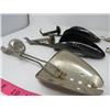 Image 2 : SHOE STRETCHERS (METAL) *LOT OF 6*