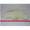 Image 3 : 2 JUMBO RABBIT PELTS (WHITE)
