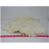 Image 5 : 2 JUMBO RABBIT PELTS (WHITE)