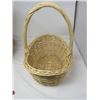Image 14 : LOT OF 5 WICKER (OWL, BASKET, 3 TIER SHELF & 2 CUPS)
