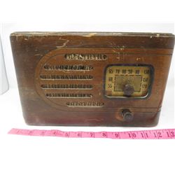 ELECTRIC RADIO (T EATON CO. VIKING) *WOOD CABINET*