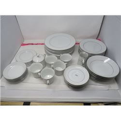 SET OF INCOMPLETE DISHES NORITAKE TAHOE & CROWN VICTORIA LOVELACE