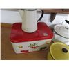 Image 3 : LOT OF KITCHEN WARE (4 PCS), ENAMEL WARE (3 PCS) & BREAD BOX
