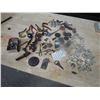 Image 6 : LARGE LOT OVER 100 PIECES (HARDWARE, HANDLES ETC…)