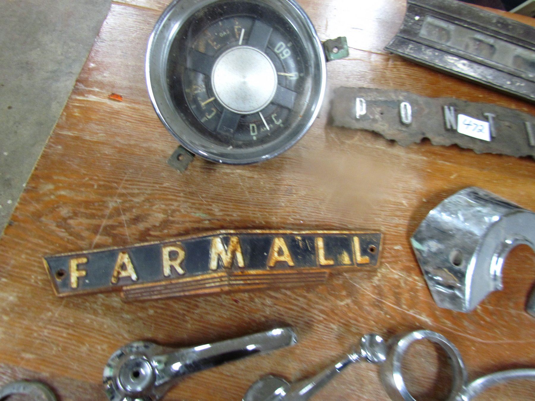 Same Tractor Emblems LOT OF AUTO, TRACTOR ETC… (PARTS, EMBLEMS ETC…) - Schmalz Auctions