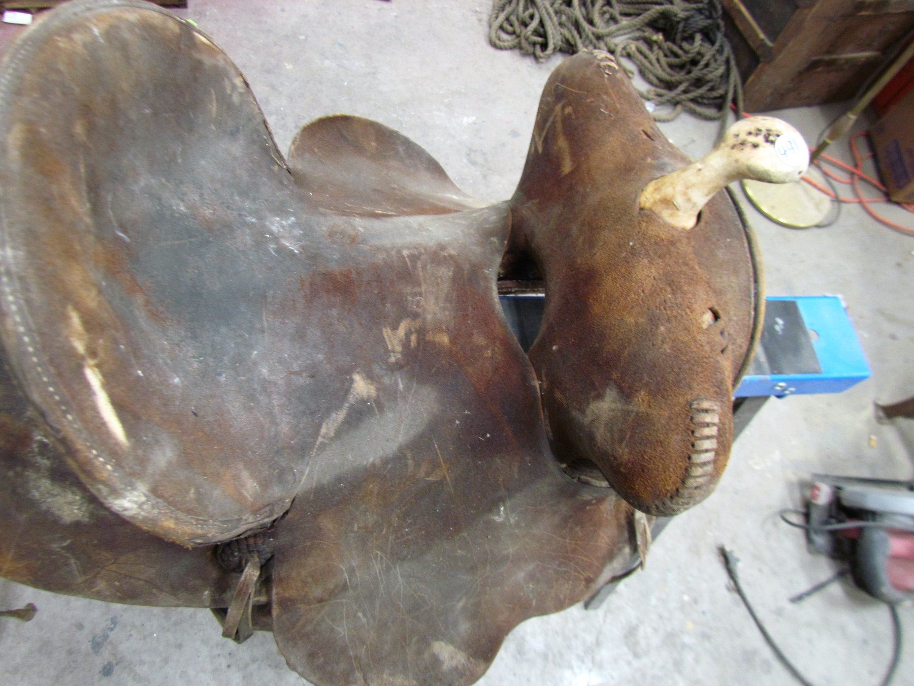 VINTAGE SADDLE (HIGH BACK ROPING) *METAL STIRRUPS* (12" BETWEEN BACK