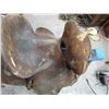 Image 2 : VINTAGE SADDLE (HIGH BACK ROPING) *METAL STIRRUPS* (12" BETWEEN BACK/HORN, 6" HIGH BACK)
