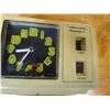 Image 2 : RADIO (REALISTIC - RADIO SHACK) *WITH ALARM, NO CRACKS*