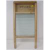 Image 1 : WASHBOARD 'PEARL' (CANADIAN WOODENWARE; 8" X 17")