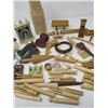 Image 3 : LOT OF 4 ASSORTED DECORATOR PIECES (WOODEN)