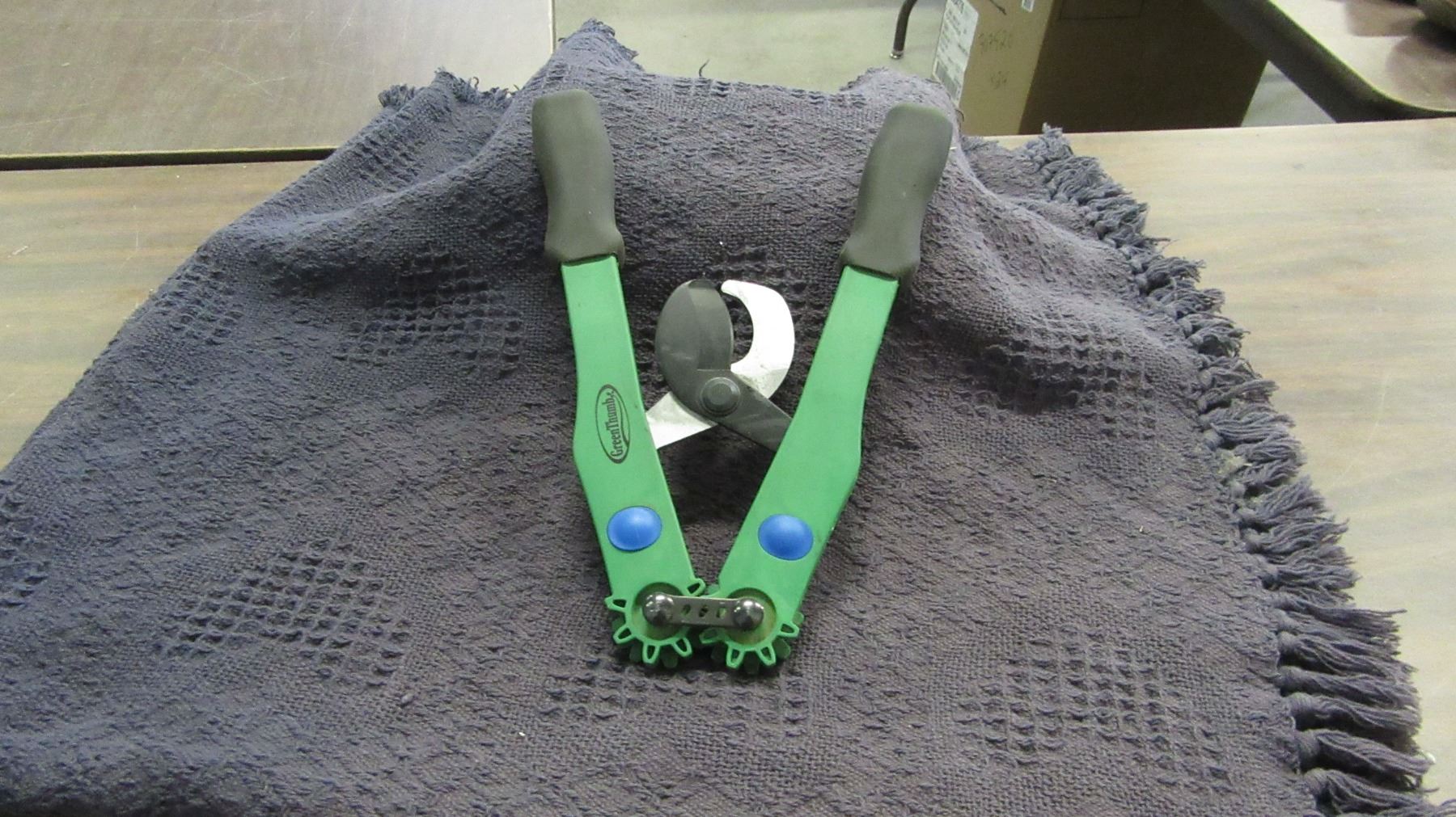 GREEN THUMB FOLDING PRUNER