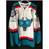 Image 2 : 2004 KELOWNA ROCKETS TEAM AUTOGRAPHED HOCKEY JERSEY (MEMORIAL CUP CHAMPS)