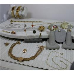 GROUP OF COLLECTIBLE COSTUME AND VINTAGE JEWELRY