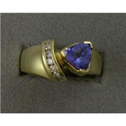 18K TANZANITE & DIAMOND RING