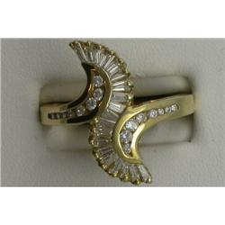 18K BAGUETTE & ROUND DIAMOND RING