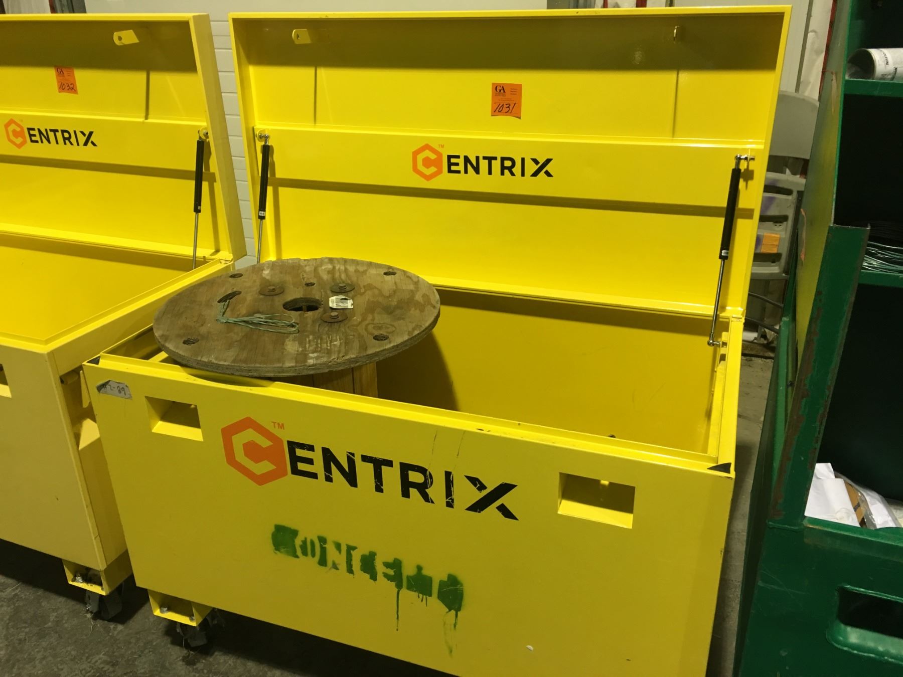 Centrix mobile locking job site tool box HD