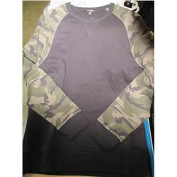 New Mens long sleeve Camo size Medium