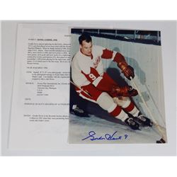 GORDON HOWE AUTOGRAPHED 8X10 PICTURE.
