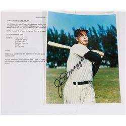 JOE DIMAGGIO AUTOGRAPHED 8X10 PICTURE.
