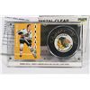 Image 1 : BOBBY HULL AUTOGRAPHED HOCKEY PUCK IN HOLDER.