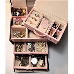 BROWN LEATHER LOOK TRAVELLING JEWELRY BOX AND