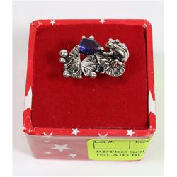 RETRO SOLEMN CARVED PATTERN INLAID BLUE CRYSTAL.