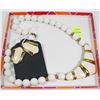 Image 1 : WHITE, CREAM AND GOLD NECKLACE SET WITH