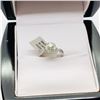 Image 3 : 44) 10K WHITE GOLD DIAMOND RING