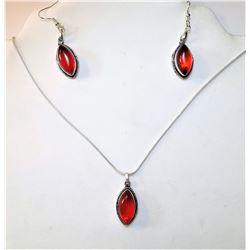 SILVER TONE SETTING WITH DIAMOND SHAPED NATURAL