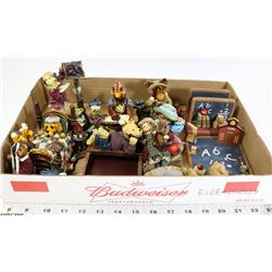 LOT OF COLLECTIBLE FIGURINES.